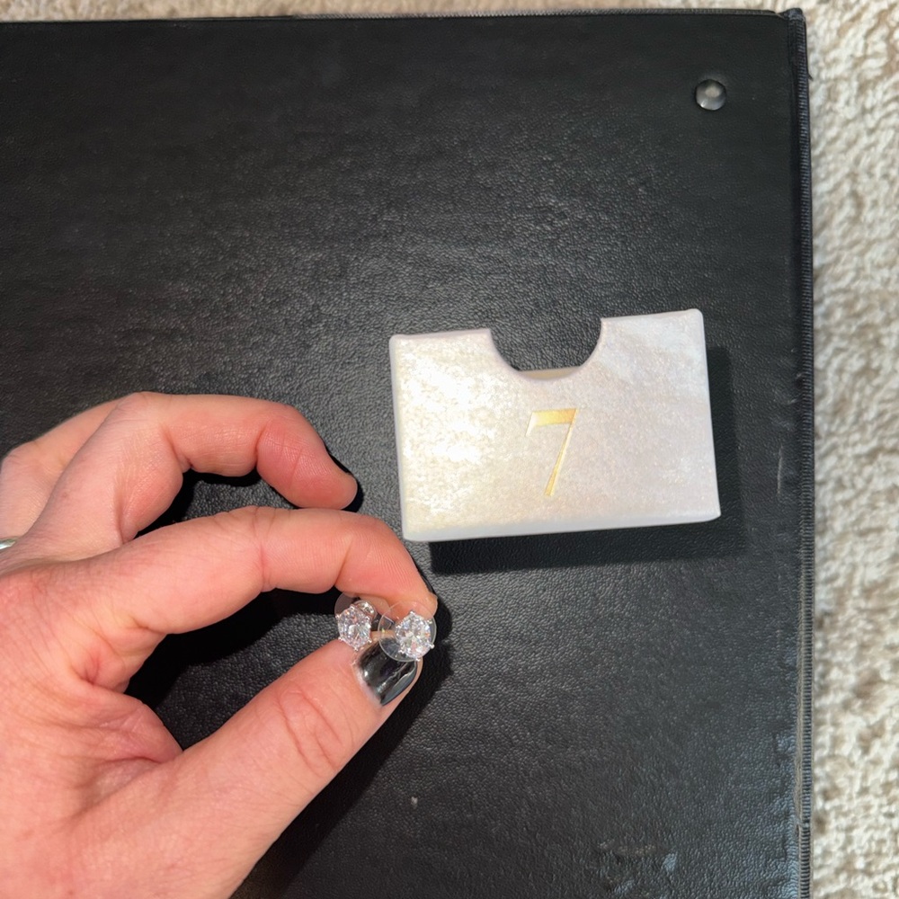 Kendra Scott 2025 12 Days of Joy Silver Box - Picture 9 of 16